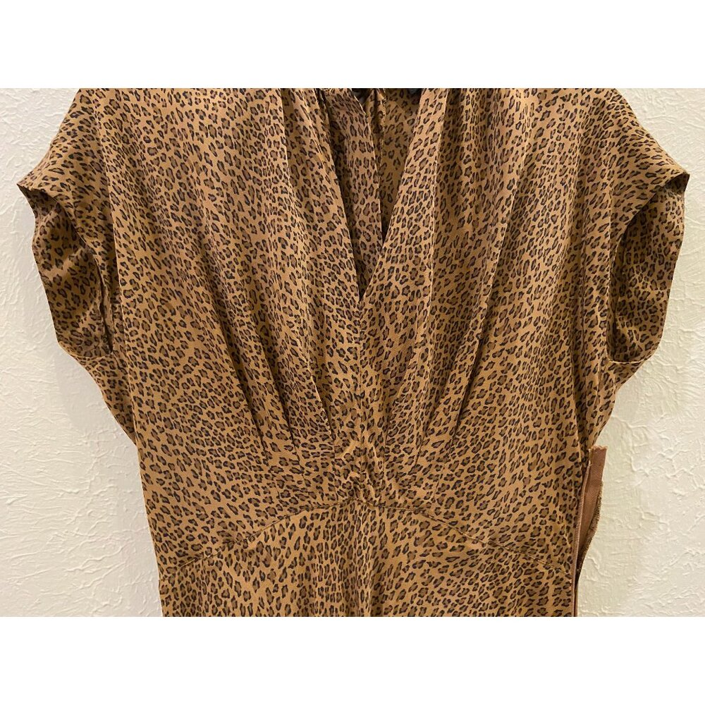J. PETERMAN: 100% silk dress, Size 6, vintage look, see back of dress "buttons"
